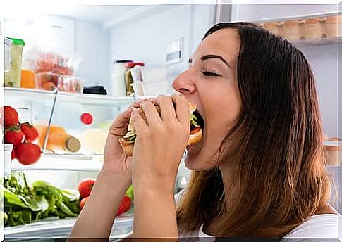 Woman eats hamburgers instead of enjoying benefits from chia seeds