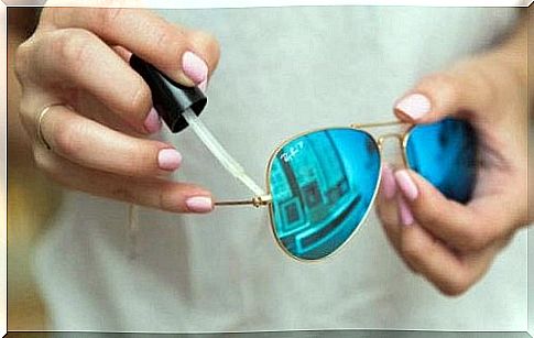 Nail polish for glasses