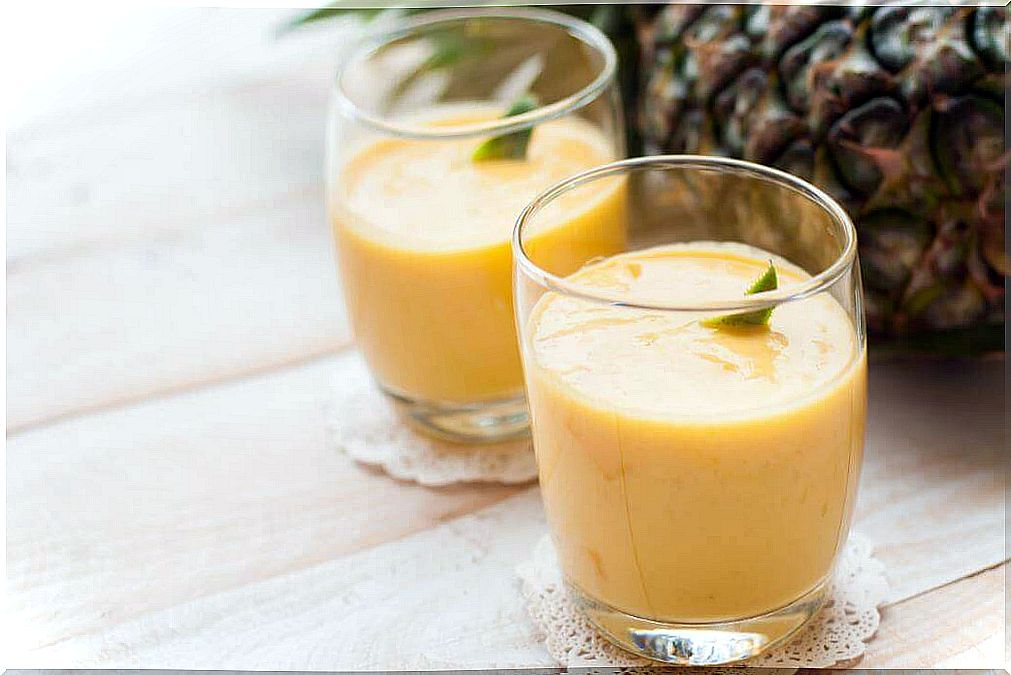 Papaya-pineapple juice against retention of water