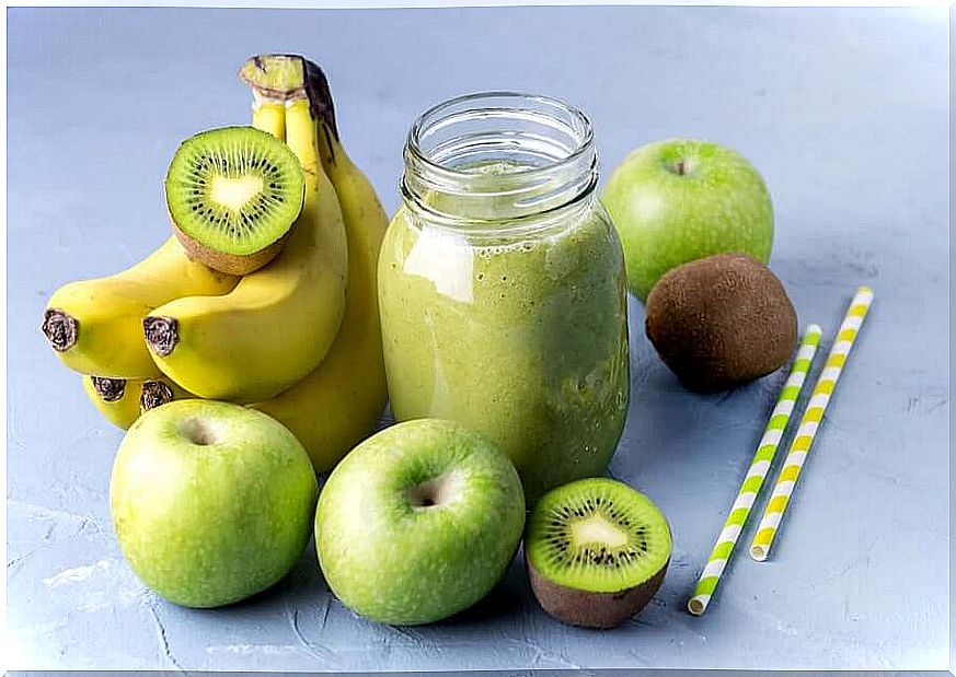 Detox drinks - apple, banana, kiwi