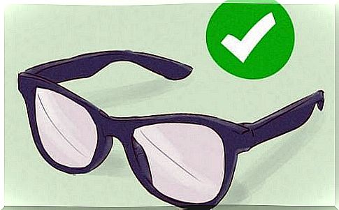 4 helpful tips for people who wear glasses