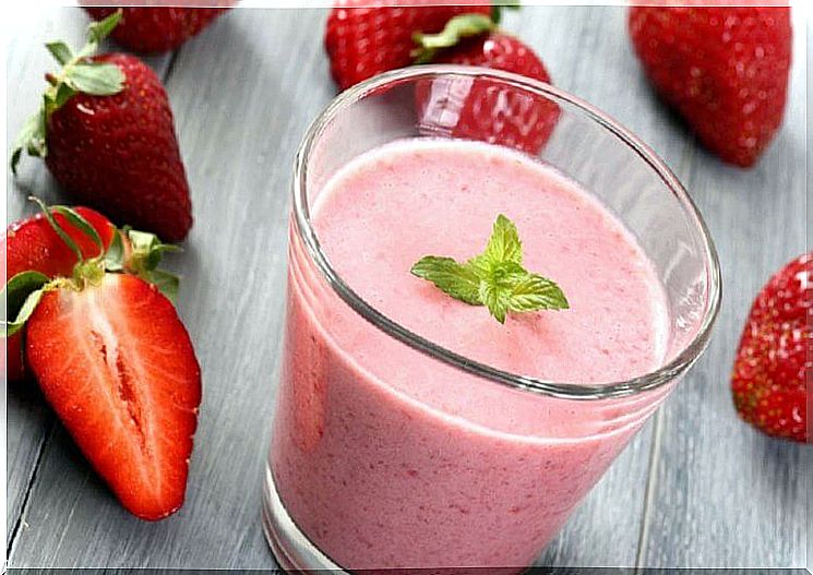 Breakfast drinks with kale, banana and strawberries 