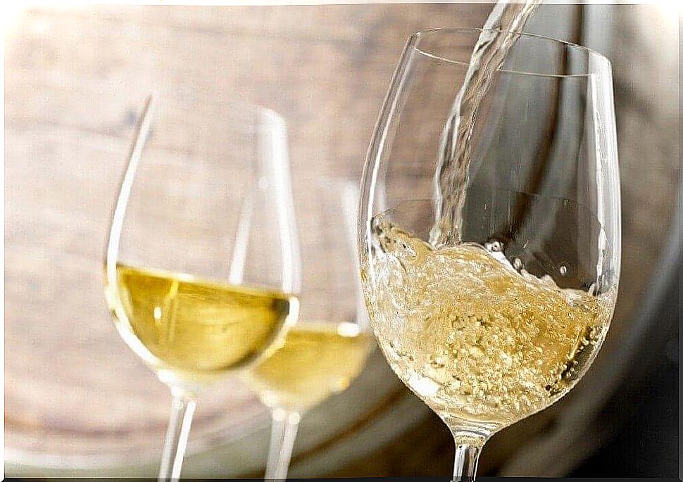 Treatment of anemia with white wine