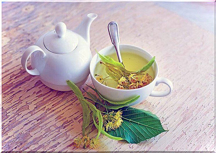 Linden blossom tea against hot flashes