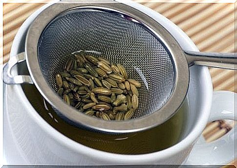 Fennel seed tea against baby colic