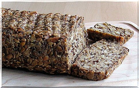 Whole grain bread with flax seeds