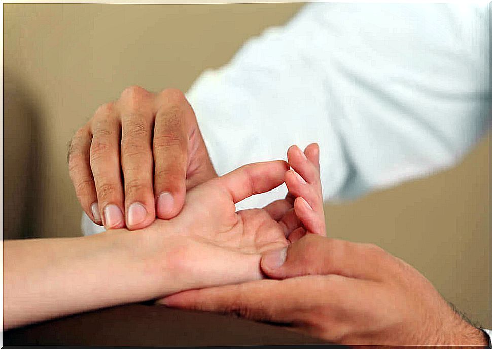 6 exercises for the hands against unpleasant ailments