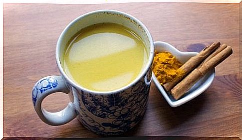 Anti-inflammatory drink with turmeric, pepper and honey