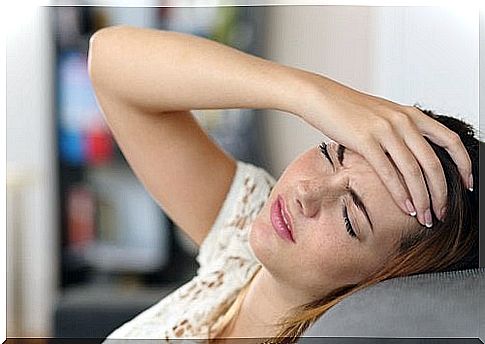 woman-with-headache-and-other-body-signals