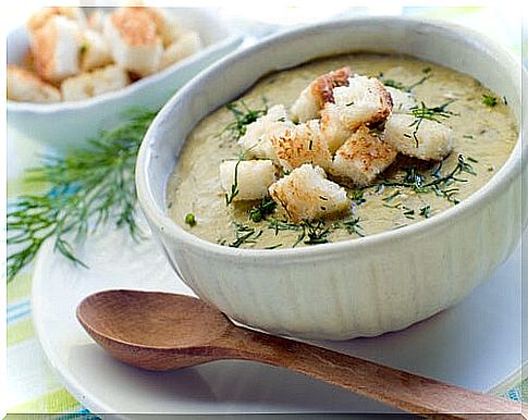 broccoli-soup-with-bread