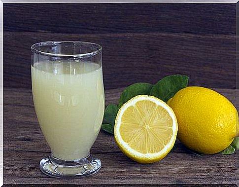 Detoxify the liver with lemon