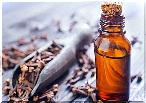 Treating gingivitis naturally: clove oil