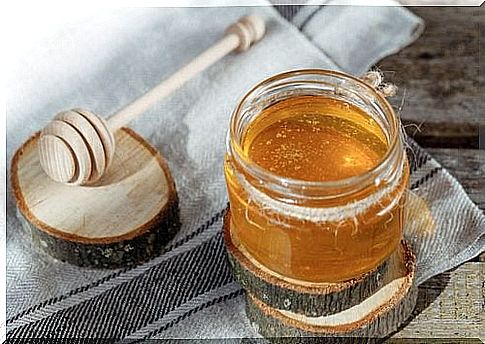 Fight Colds With Homemade Honey Ginger Syrup- Benefits Of Honey