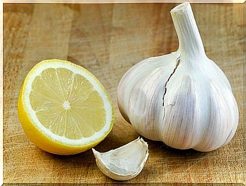 Garlic and lemon cure to cleanse the arteries