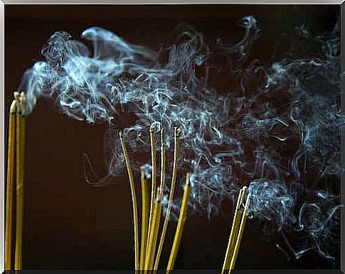 Incense sticks can damage the airways