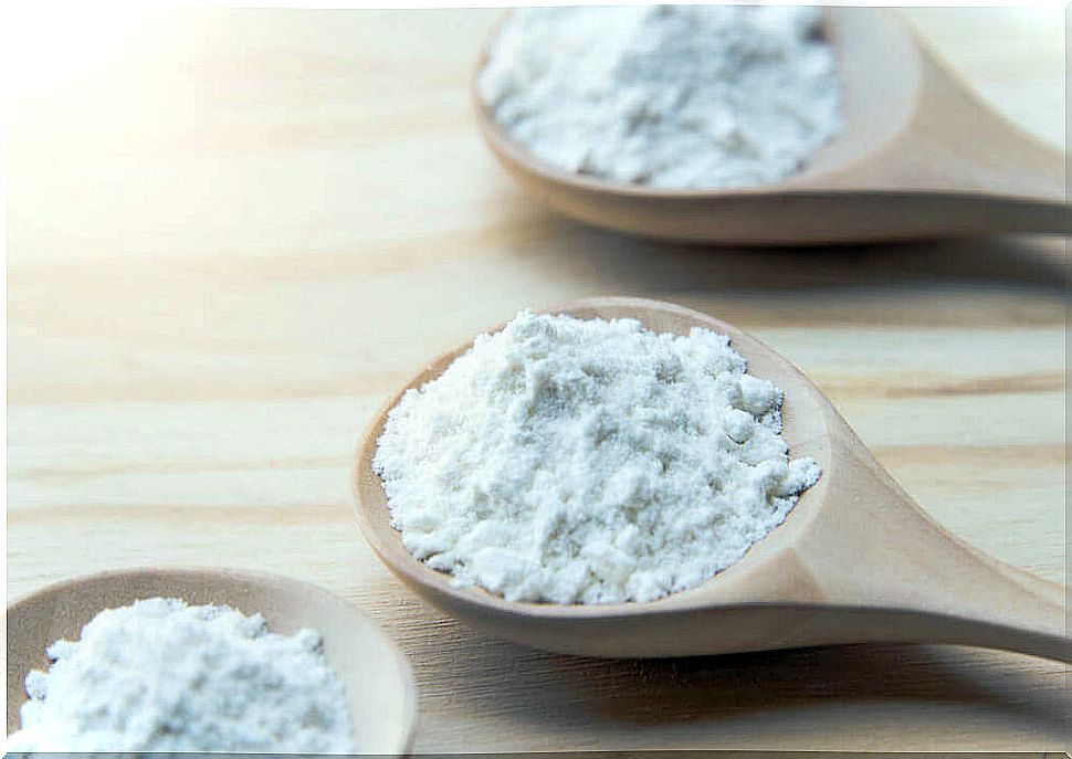 Remove greasy dirt with baking soda