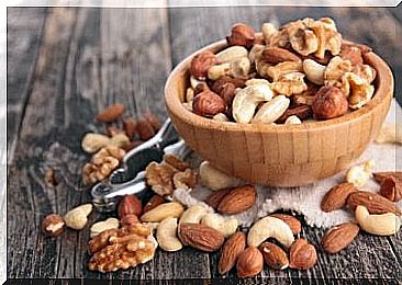 Sleep-promoting foods: nuts for more melatonin