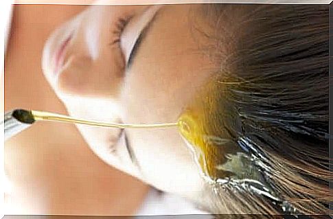 Moisturizing vegetable oils for beautiful hair