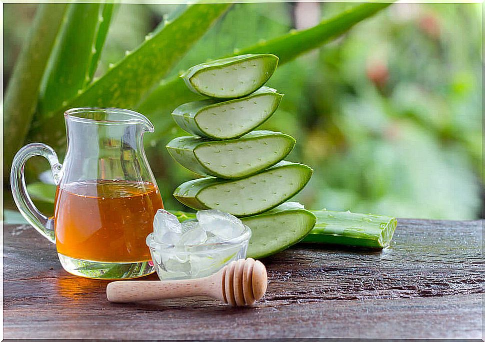 Natural remedies honey and aloe for stomach pain