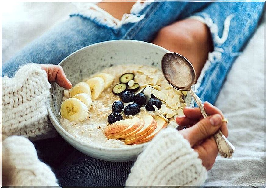 Muesli with oatmeal and fruit