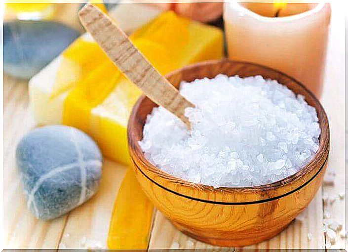 Sea salt for the treatment of oily hair