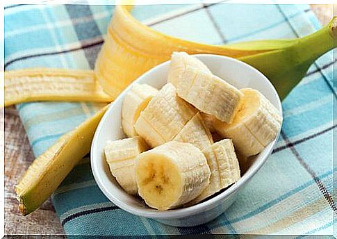 Bananas can help relieve pain in the throat