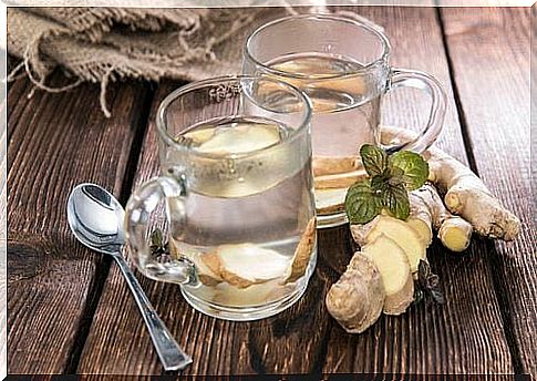 Ginger tea with honey for throat pain